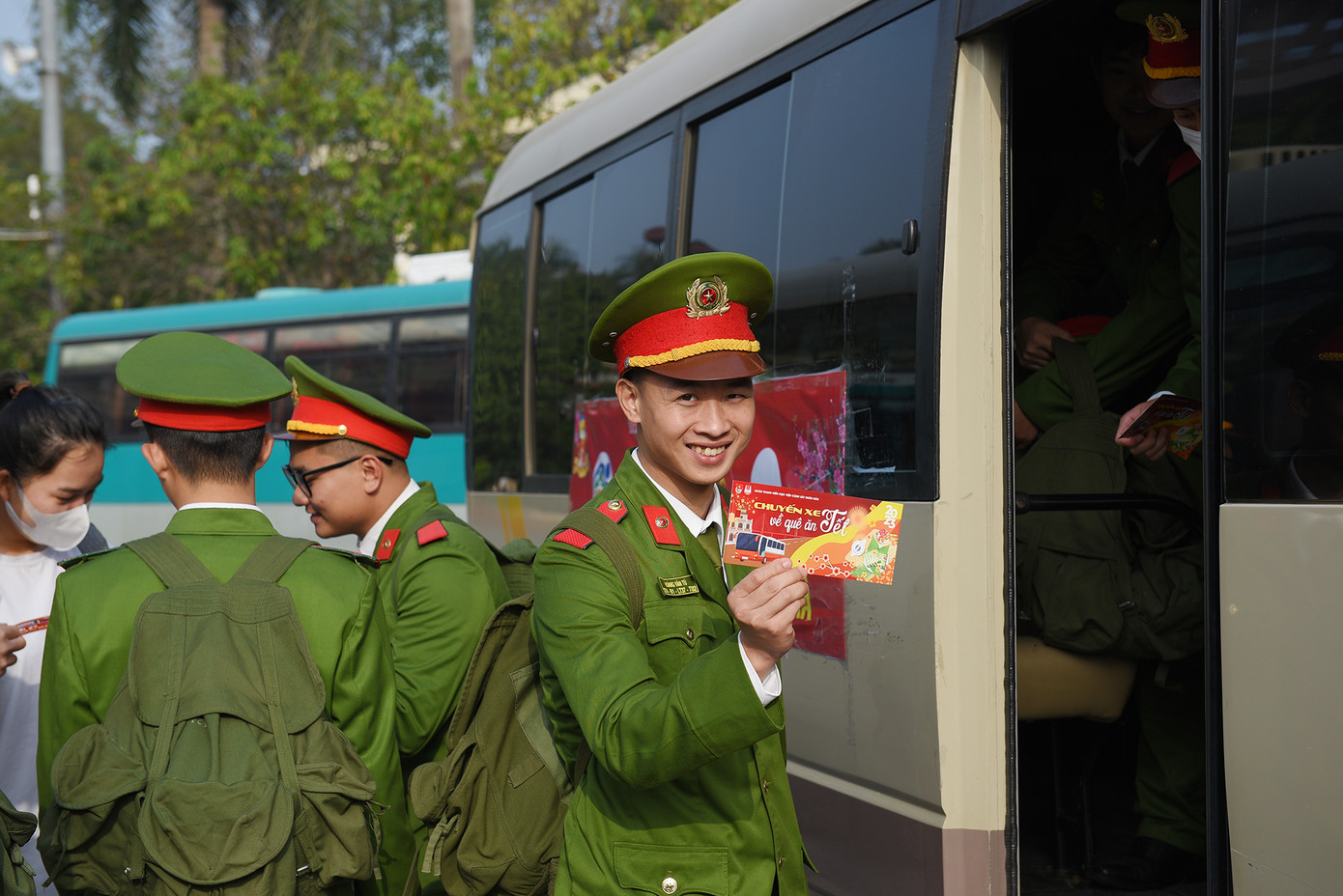 Chương trình “Chuyến xe về quê ăn Tết” được tổ chức trên các tuyến đường: Hoà Bình - Sơn La - Điện Biên; Thanh Hoá - Nghệ An - Hà Tĩnh - Quảng Bình; Tuyên Quang - Hà Giang. Chương trình “Chuyến xe về quê ăn Tết” được tổ chức trên các tuyến đường: Hoà Bình - Sơn La - Điện Biên; Thanh Hoá - Nghệ An - Hà Tĩnh - Quảng Bình; Tuyên Quang - Hà Giang.