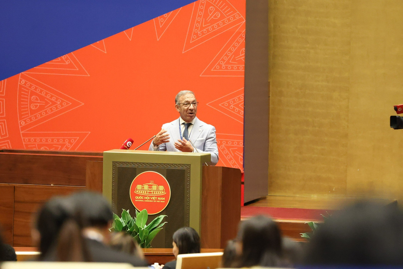 Chủ tịch Liên minh Nghị viện thế giới Duarte Pacheco phát biểu tại Tọa đàm. Chủ tịch Liên minh Nghị viện thế giới Duarte Pacheco phát biểu tại Tọa đàm.