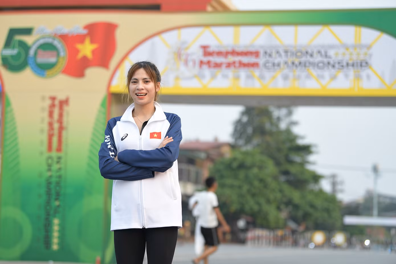 Chị Linh Tây (đội marathon Thái Bình), chia sẻ: "Quảng Trị có thời tiết khá nắng nhưng mát mẻ vào sáng sớm, rất thích hợp cho chạy bộ. Chúng tôi đã tập luyện trên một số cung đường chính của giải để làm quen với địa hình. Các vận động viên đều có tinh thần rất tốt và sẵn sàng cho ngày thi đấu".