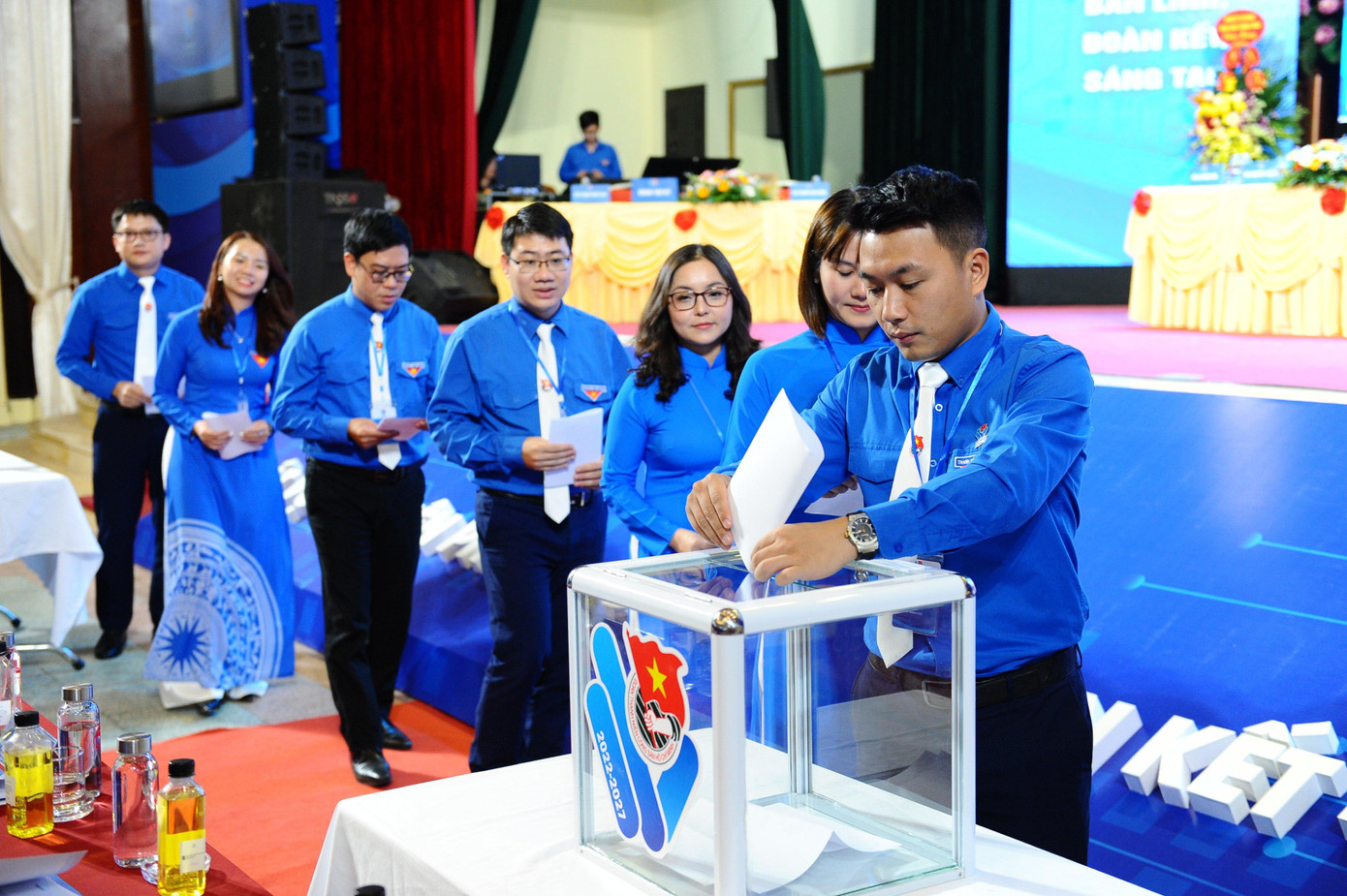 Trong phiên khai mạc, Đại hội đã tiến hành bỏ phiếu bầu BCH Đoàn Khối các Cơ quan T.Ư khoá IV, nhiệm kỳ 2022 - 2027. Ảnh: MINH ĐỨC