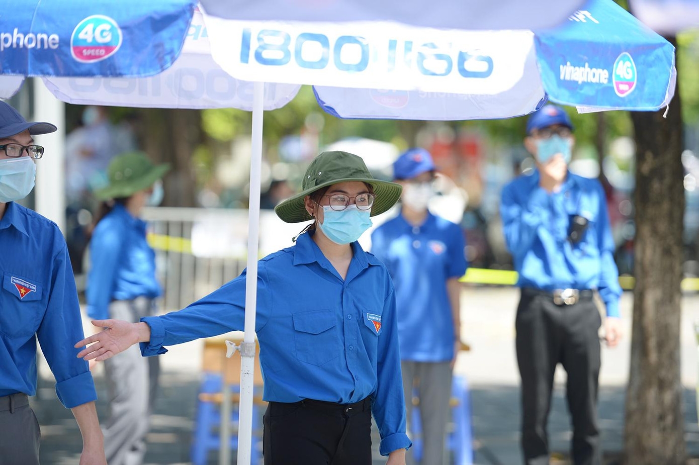 Nhằm đảm bảo các nội dung thành phố đề ra, các cơ sở Đoàn đã chỉ đạo lực lượng tình nguyện viên nghiêm túc phối hợp tham gia chuẩn bị cho kỳ thi tốt nghiệp THPT quốc gia năm 2021 sẽ diễn ra từ ngày 7 - 8/7 trên địa bàn Thủ đô.