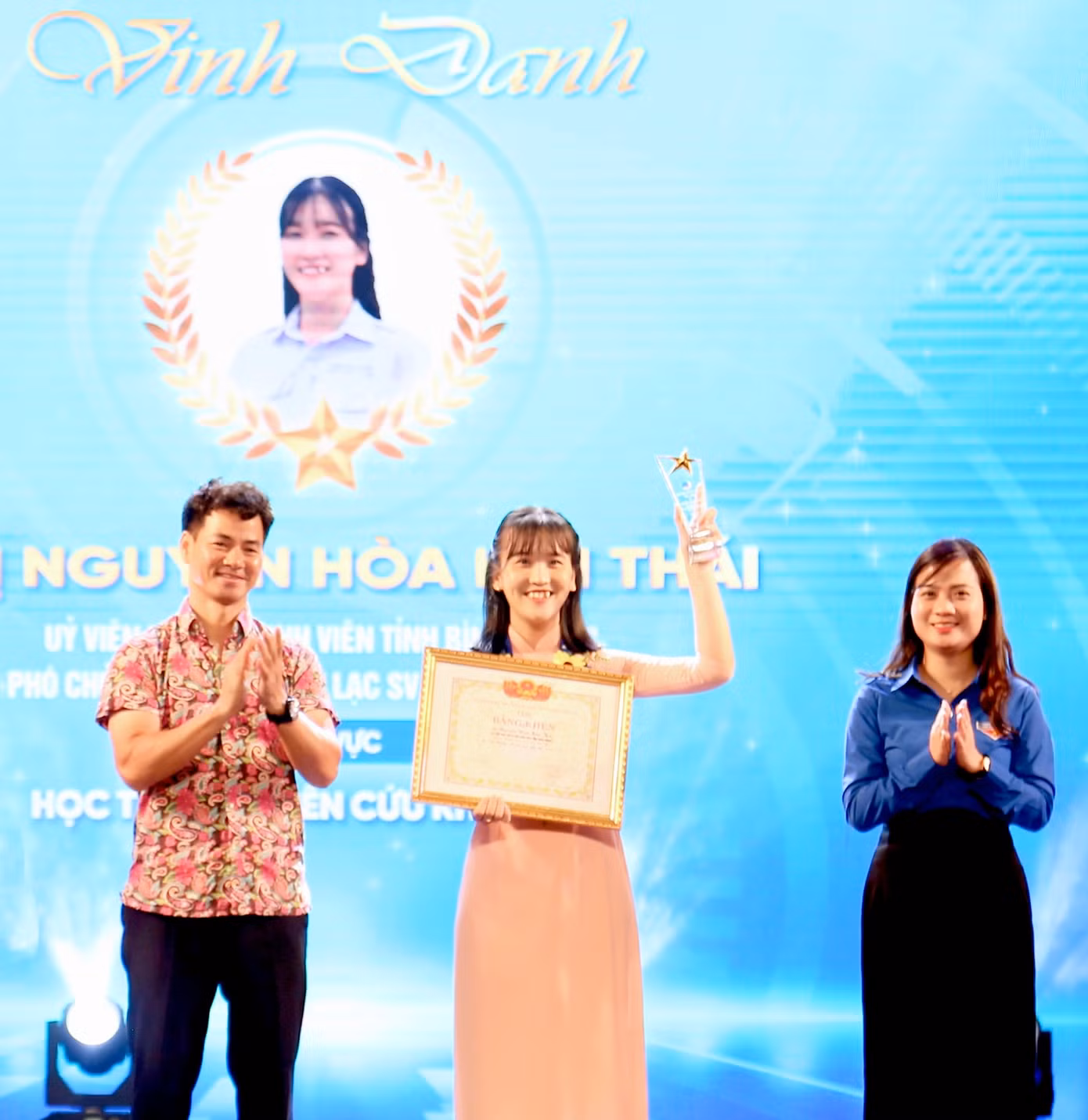 Kim Thái nhận Giải thưởng 'Thanh niên sống đẹp 2024', do T.Ư Hội LHTN Việt Nam trao tặng.