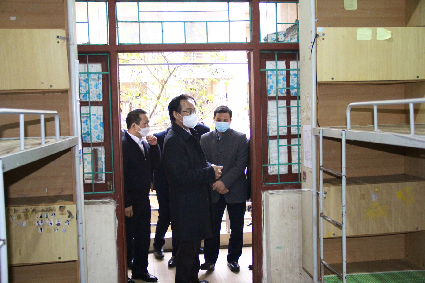 Thứ trưởng Bộ GD - ĐT Hoàng Minh Sơn kiểm tra ký túc xá sinh viên tại ĐH Thái Nguyên. Thứ trưởng Bộ GD - ĐT Hoàng Minh Sơn kiểm tra ký túc xá sinh viên tại ĐH Thái Nguyên.