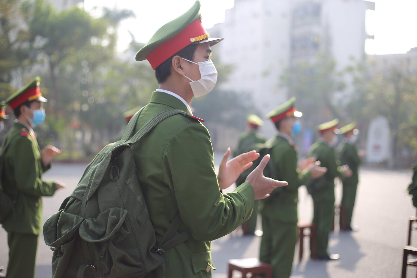 Ngay sau buổi lễ, Học viện Cảnh sát nhân dân đã tổ chức các chuyến xe hỗ trợ sinh viên về quê đón Tết.