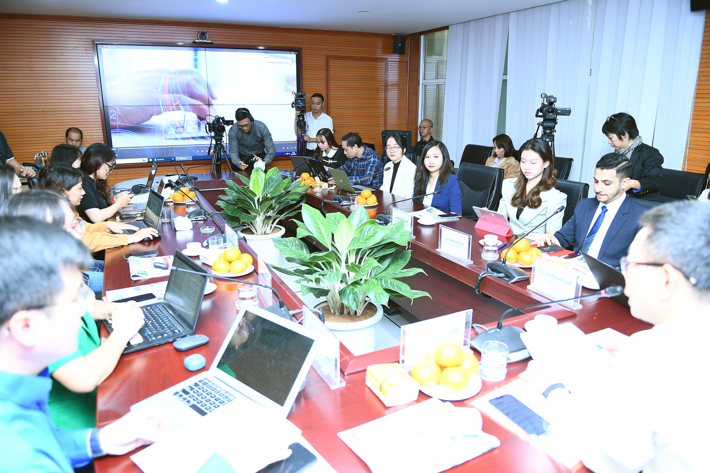 Toàn cảnh buổi toạ đàm: An toàn không gian mạng cho sinh viên. Toàn cảnh buổi toạ đàm: An toàn không gian mạng cho sinh viên.