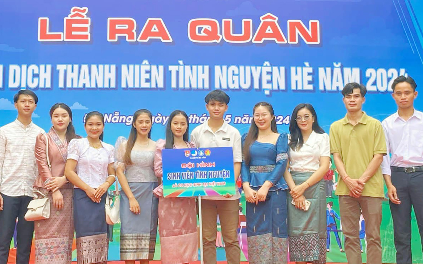 Ra mắt đội hình Sinh viên tình nguyện là du học sinh tại Việt Nam. Ra mắt đội hình Sinh viên tình nguyện là du học sinh tại Việt Nam.