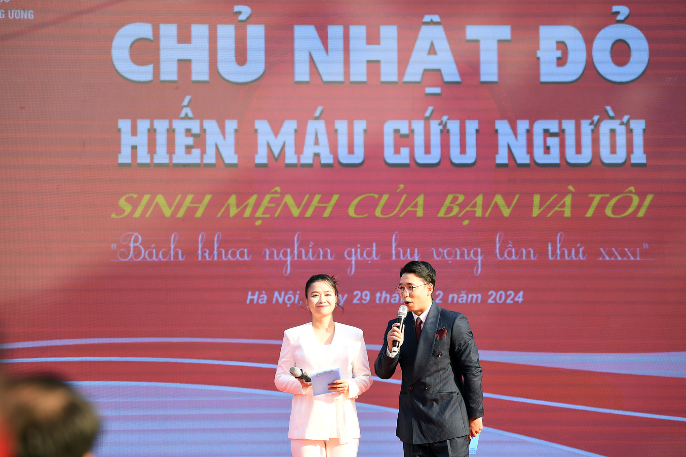 Bộ đôi MC Vũ Trang và Bảo Nhật đã khuấy động bầu không khí tại chương trình - Ảnh: DƯƠNG TRIỀU Bộ đôi MC Vũ Trang và Bảo Nhật đã khuấy động bầu không khí tại chương trình - Ảnh: DƯƠNG TRIỀU