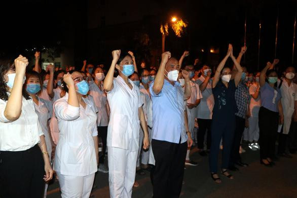 Các cán bộ, giảng viên, sinh viên tình nguyện thể hiện quyết tâm hỗ trợ cùng TP. HCM chống dịch. - Ảnh: TTXVN Các cán bộ, giảng viên, sinh viên tình nguyện thể hiện quyết tâm hỗ trợ cùng TP. HCM chống dịch. - Ảnh: TTXVN