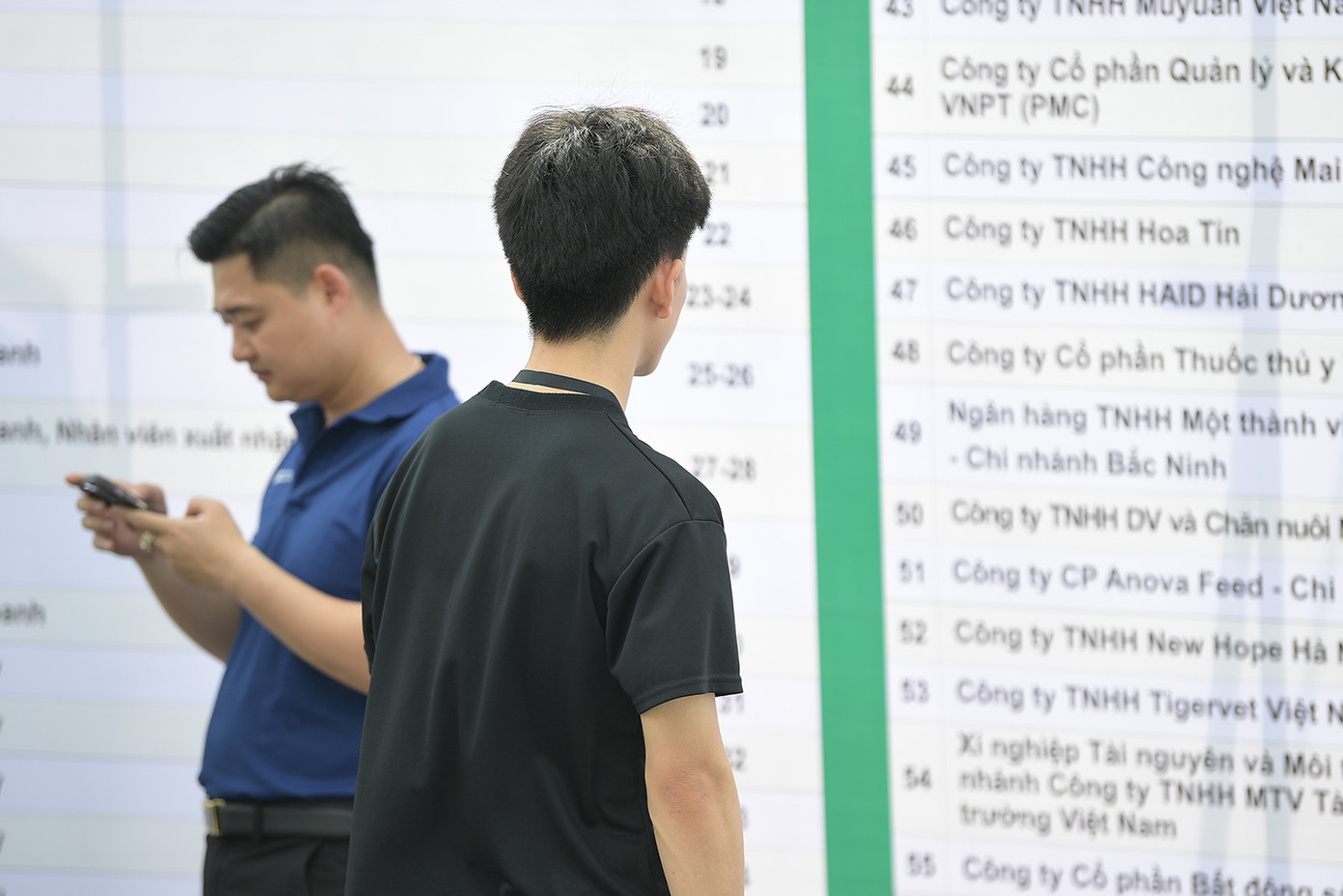 Thông tin việc làm luôn thu hút sự quan tâm của sinh viên và phụ huynh.