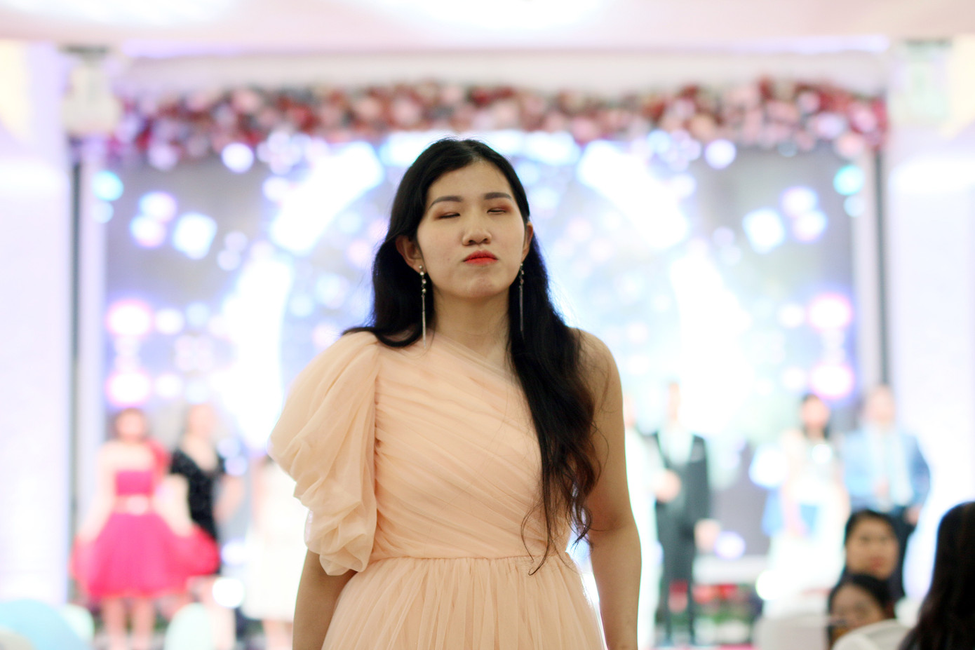 Nữ sinh Vũ Thị Hải Anh, trường ĐH KHXH&NV (ĐHQG Hà Nội). Nữ sinh Vũ Thị Hải Anh, trường ĐH KHXH&NV (ĐHQG Hà Nội).