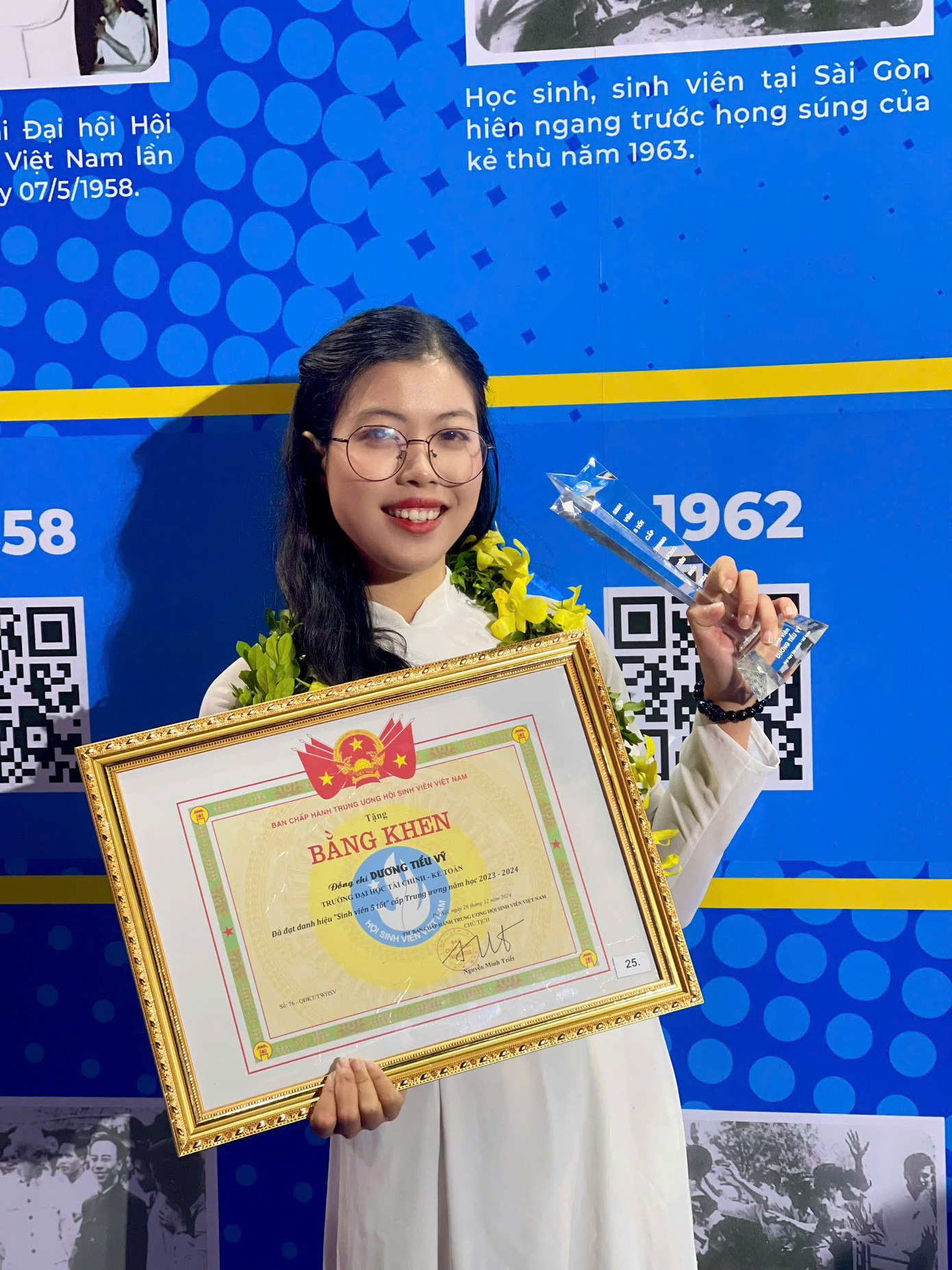 Để chạm tay tới danh hiệu "Sinh viên 5 tốt", Tiểu Vỹ đã không ngừng cố gắng hoàn thiện bản thân ở cả 5 tiêu chí.