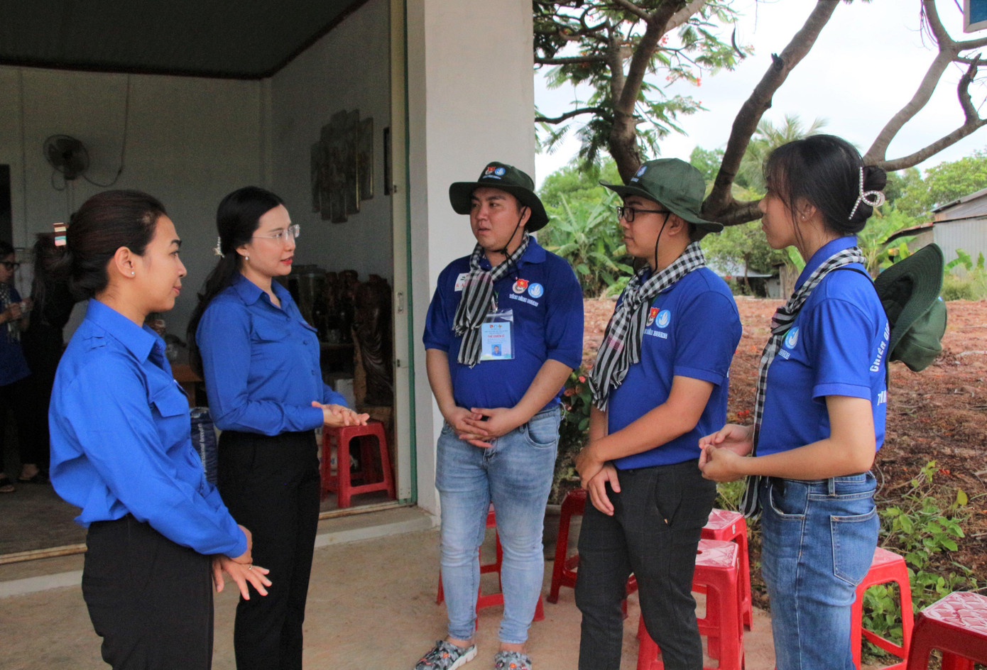 Bí thư T.Ư Đoàn Nguyễn Phạm Duy Trang thăm và động viên tình nguyện trong chiến dịch 'Mùa Hè Xanh'. Bí thư T.Ư Đoàn Nguyễn Phạm Duy Trang thăm và động viên tình nguyện trong chiến dịch 'Mùa Hè Xanh'.