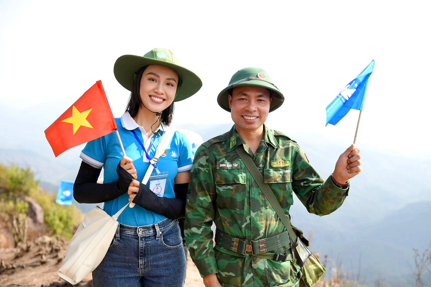 Huỳnh Phạm Thủy Tiên – Á hậu 2 'Hoa hậu Hoàn vũ Việt Nam' 2022 tại điểm Cực Tây Apachải (tỉnh Điện Biên) trong 'Hành trình Sinh viên với khát vọng non sông', do T.Ư Hội Sinh viên Việt Nam tổ chức. Ảnh: DƯƠNG TRIỀU