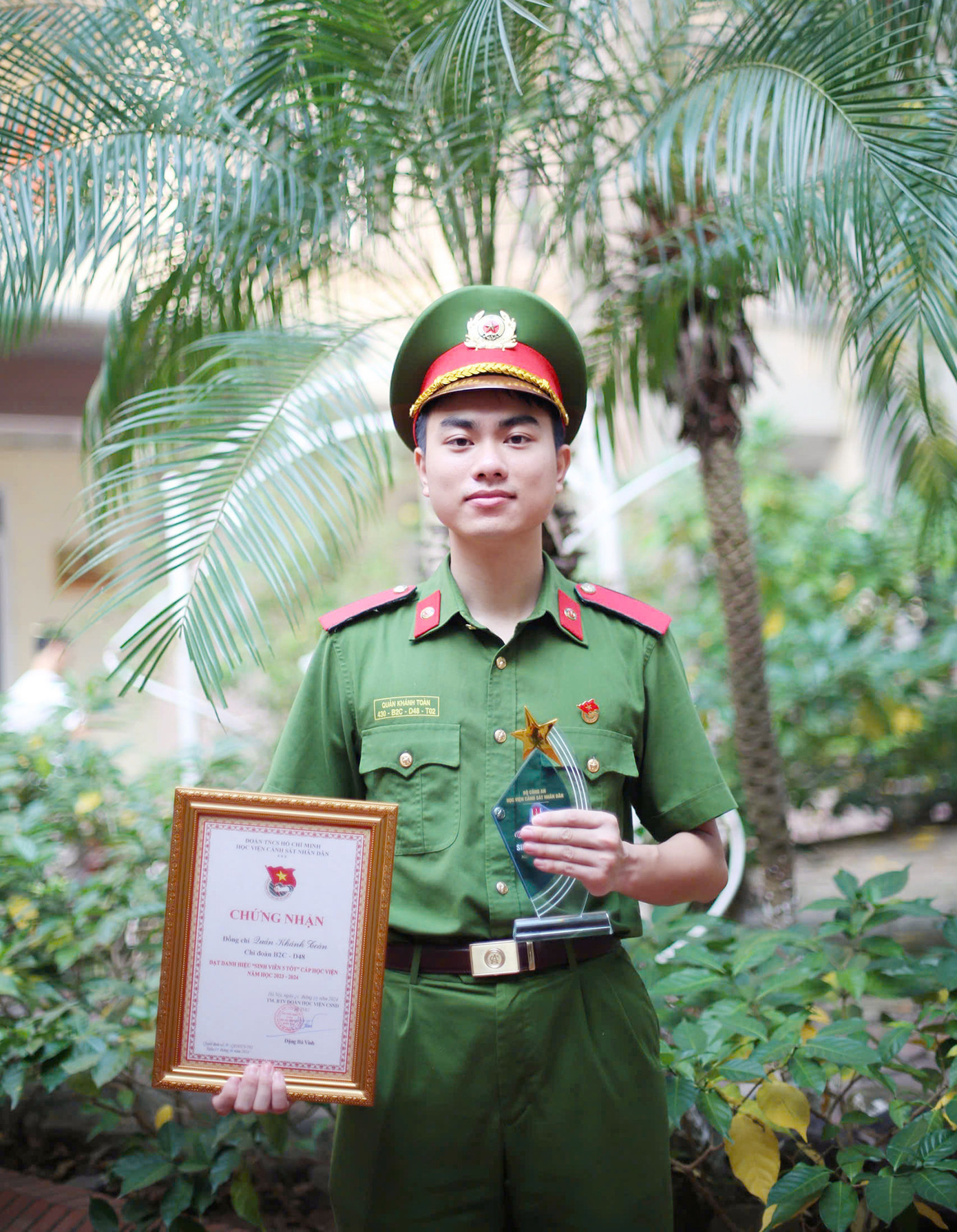 Thủ khoa tổ hợp C03 Hưng Yên và hành trình một năm ‘làm lại’ để khoác lên mình bộ quân phục Công an. Ảnh: NVCC Thủ khoa tổ hợp C03 Hưng Yên và hành trình một năm ‘làm lại’ để khoác lên mình bộ quân phục Công an. Ảnh: NVCC