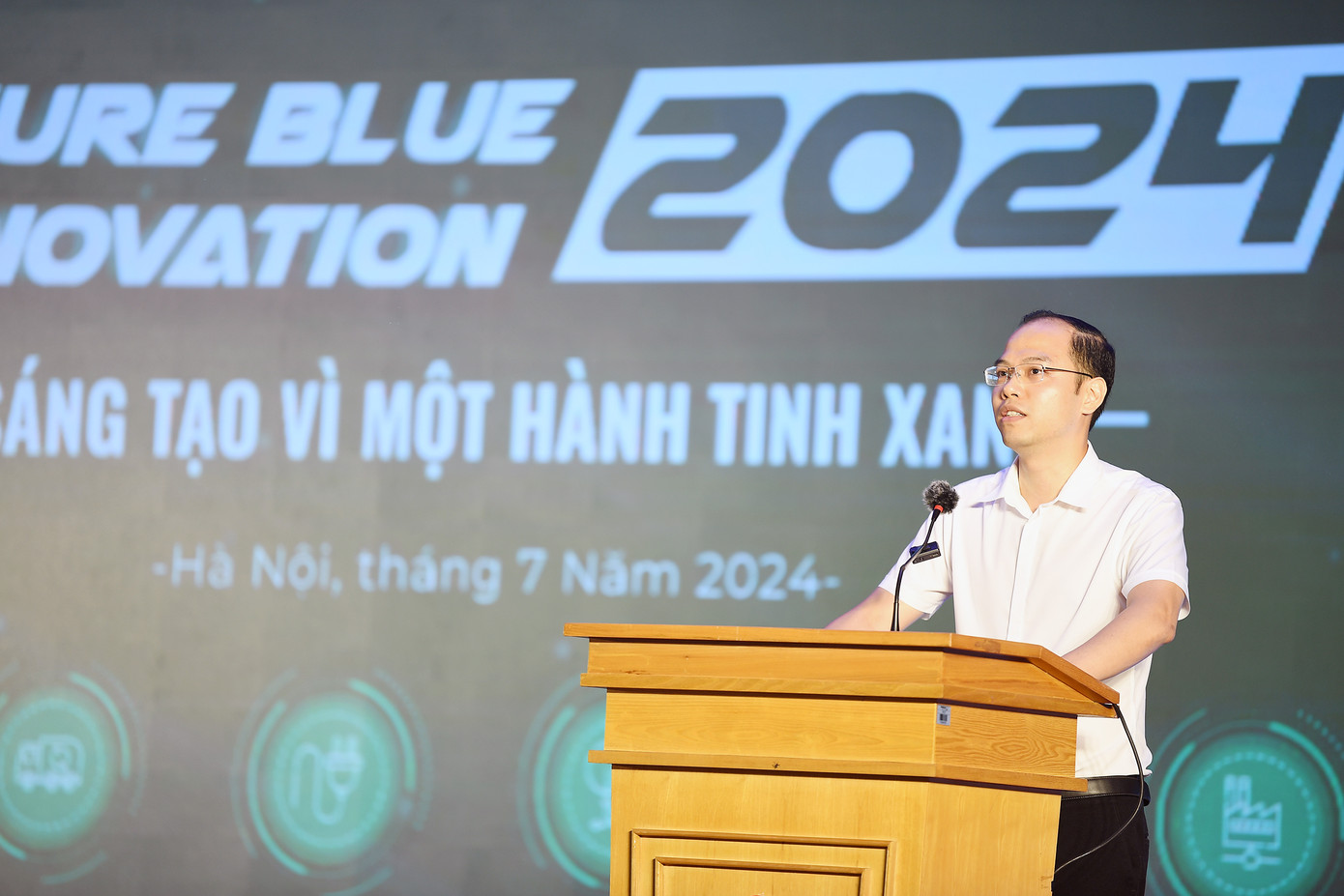 Phó Bí thư Thành Đoàn, Chủ tịch Hội Sinh viên TP. Hà Nội Nguyễn Tiến Hưng phát biểu khai mạc Vòng Chung kết cuộc thi. Phó Bí thư Thành Đoàn, Chủ tịch Hội Sinh viên TP. Hà Nội Nguyễn Tiến Hưng phát biểu khai mạc Vòng Chung kết cuộc thi.