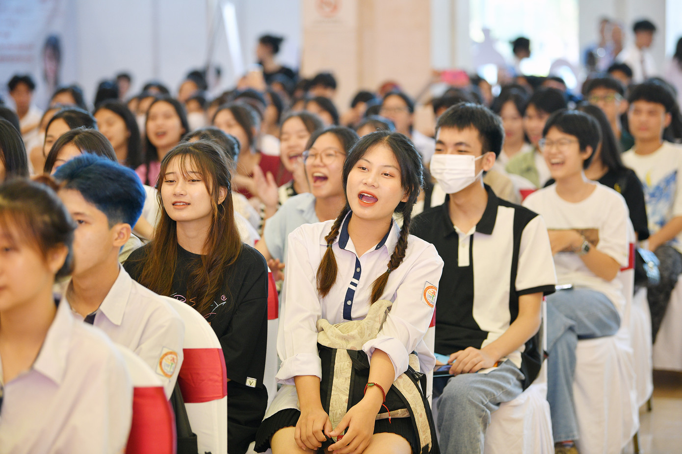 Học sinh, sinh viên tham dự giao lưu văn hoá Việt Nam - Hàn Quốc.