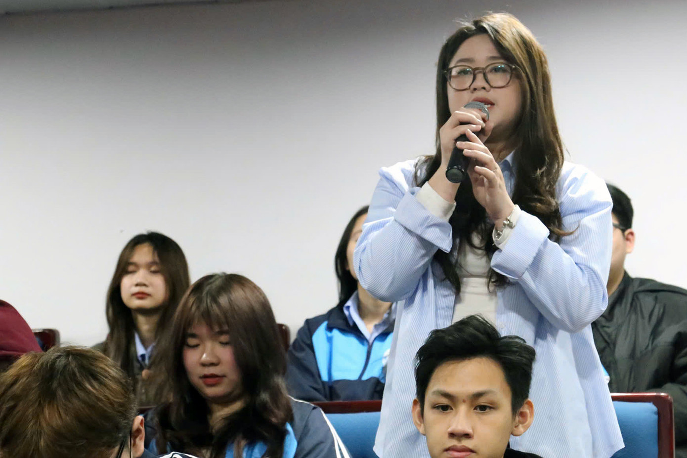 Chương trình thu hút hàng trăm sinh viên quan tâm tham dự. Chương trình thu hút hàng trăm sinh viên quan tâm tham dự.