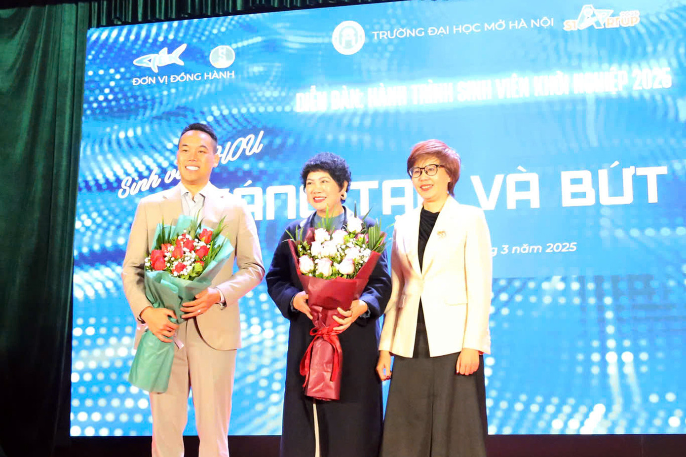 Các diễn giả tham gia chương trình. Các diễn giả tham gia chương trình.