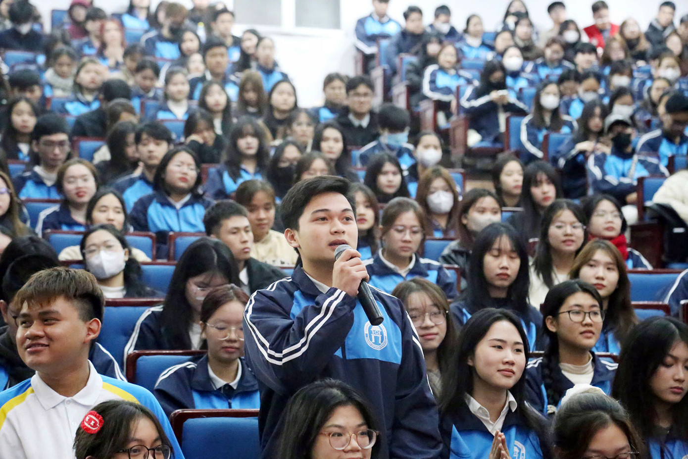 Chương trình thu hút hàng trăm sinh viên quan tâm tham dự. Chương trình thu hút hàng trăm sinh viên quan tâm tham dự.