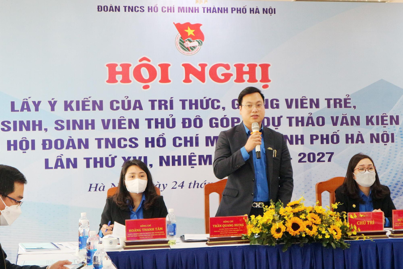 Dự và chủ trì Hội nghị, có anh Trần Quang Hưng, Phó Bí thư Thành Đoàn, Chủ tịch Hội Sinh viên TP. Hà Nội; chị Hoàng Thanh Tâm, Trưởng ban Thanh niên Trường học Thành Đoàn, Phó Chủ tịch thường trực Hội Sinh viên TP. Hà Nội; chị Hứa Thanh Hoa, Phó Bí thư Đoàn ĐHQG Hà Nội.
