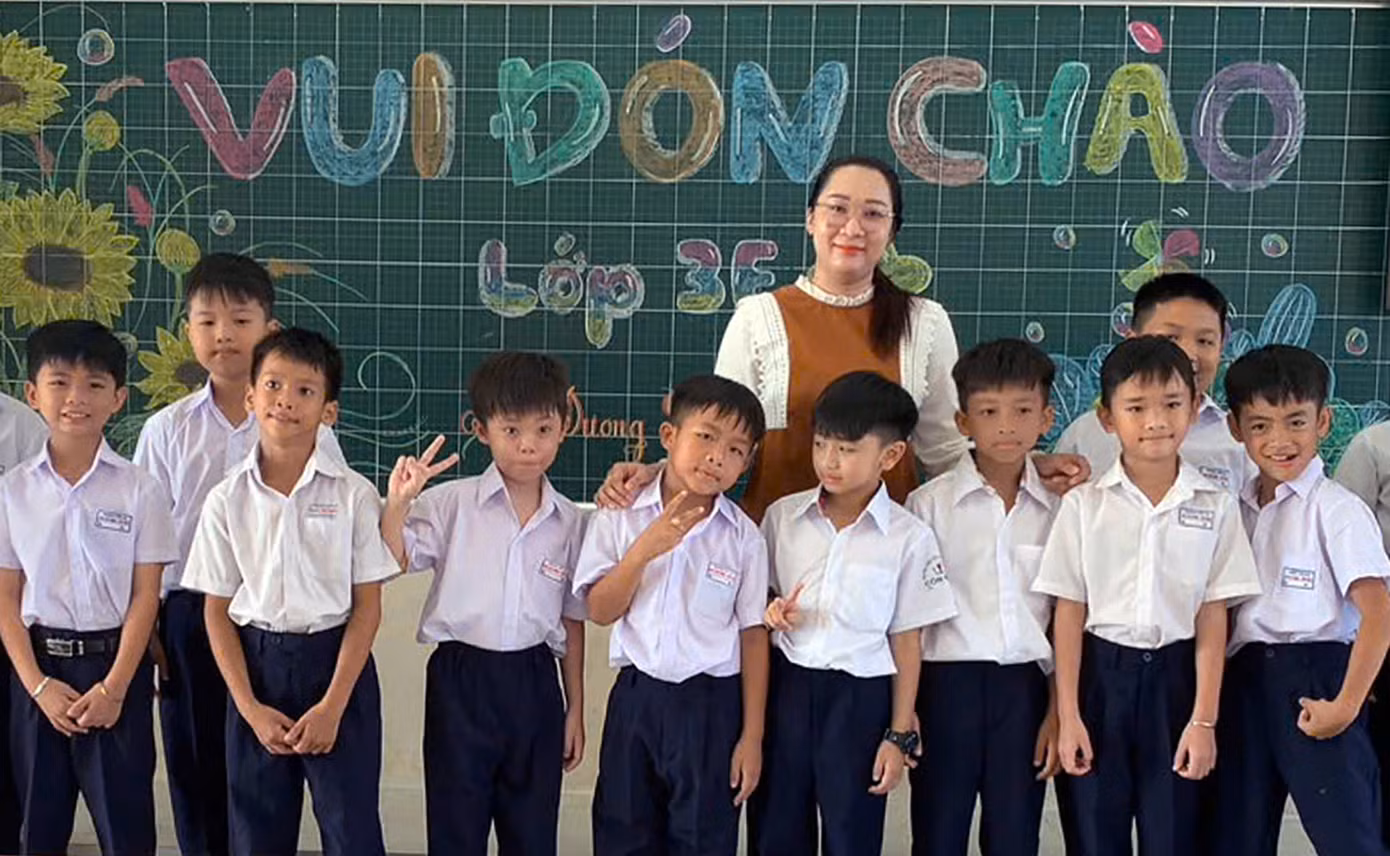 Cô giáo Dương Diệu Phương đang công tác tại trường Tiểu học Côn Đảo.