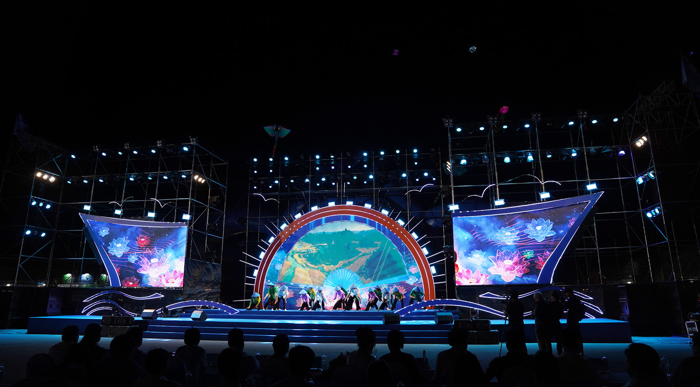 Nhiều hoạt động văn hoá, ẩm thực được diễn ra bên lề Lễ hội. Nhiều hoạt động văn hoá, ẩm thực được diễn ra bên lề Lễ hội.