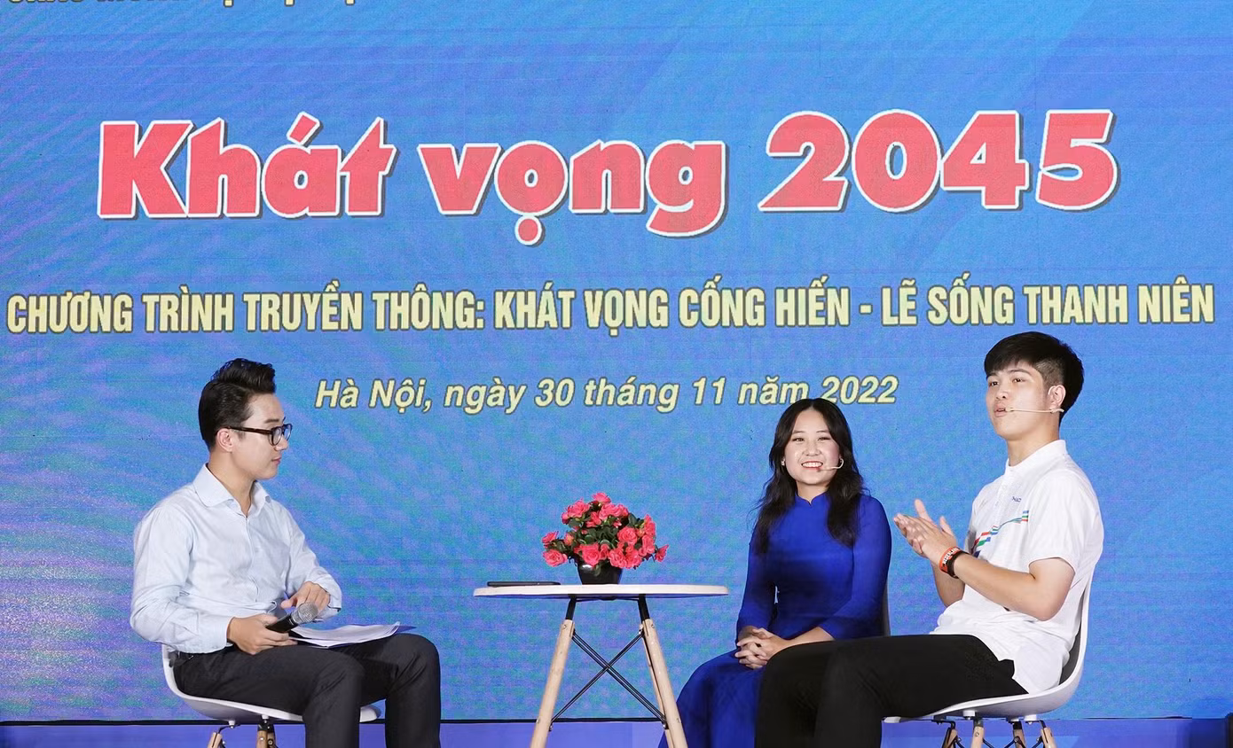 Tại chương trình, học sinh đã có cuộc giao lưu trò chuyện thú vị với các khách mời đặc biệt. Ảnh: NGỌC THẮNG