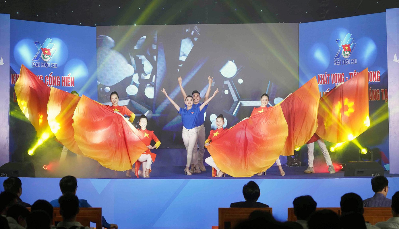 Chương trình đã truyền đi thông điệp về khát vọng cống hiến, lan tỏa lối sống đẹp trong thanh niên. Ảnh: NGỌC THẮNG Chương trình đã truyền đi thông điệp về khát vọng cống hiến, lan tỏa lối sống đẹp trong thanh niên. Ảnh: NGỌC THẮNG