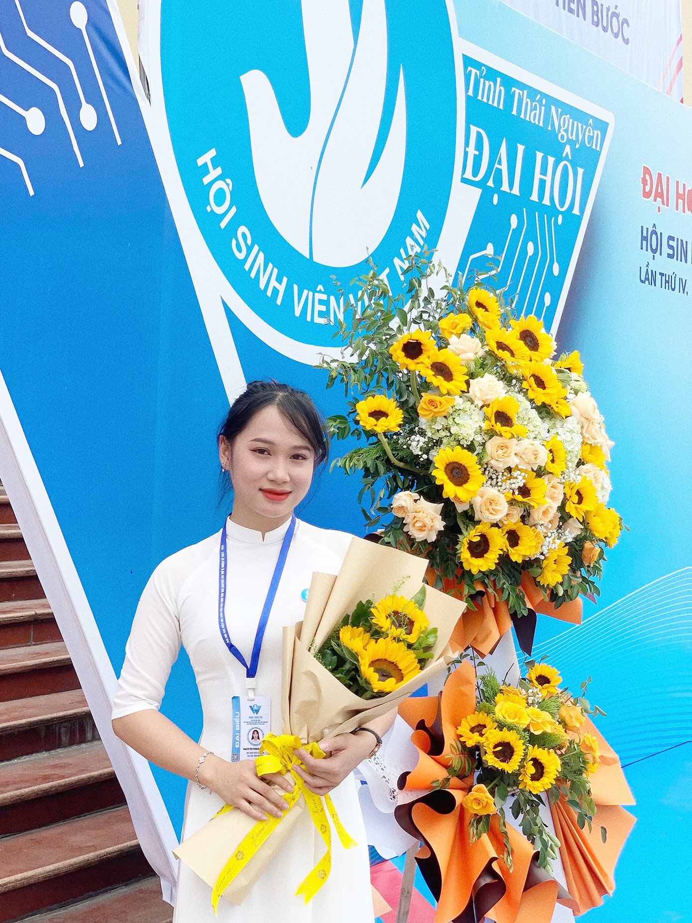 Nữ sinh 'Sao Tháng Giêng' nhận được nhiều giấy khen nhờ thành tích các mặt.