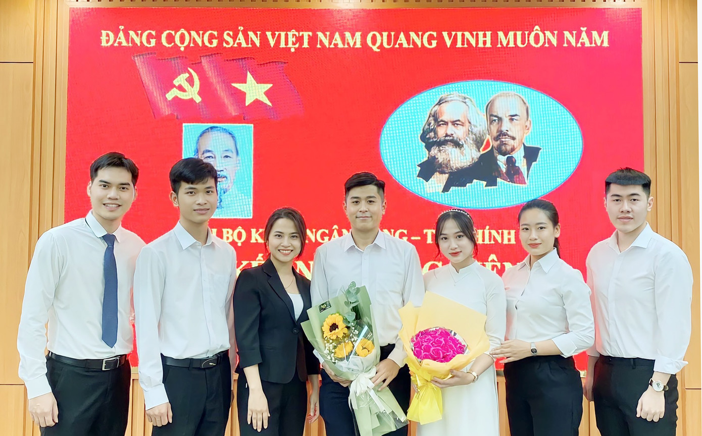Mạch Thị Phương Thảo được kết nạp Đảng khi đang là sinh viên.