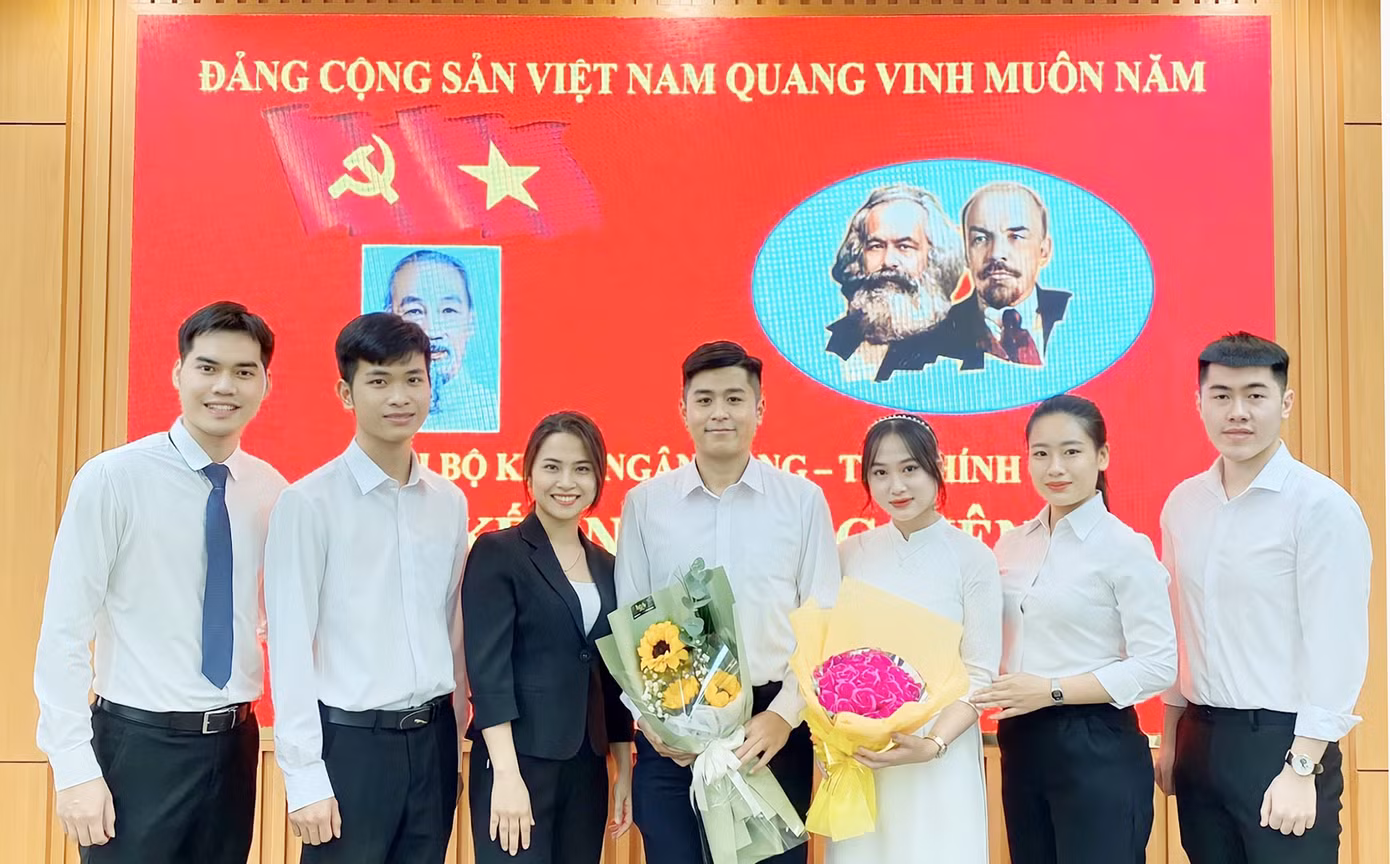 Mạch Thị Phương Thảo được kết nạp Đảng khi đang là sinh viên.