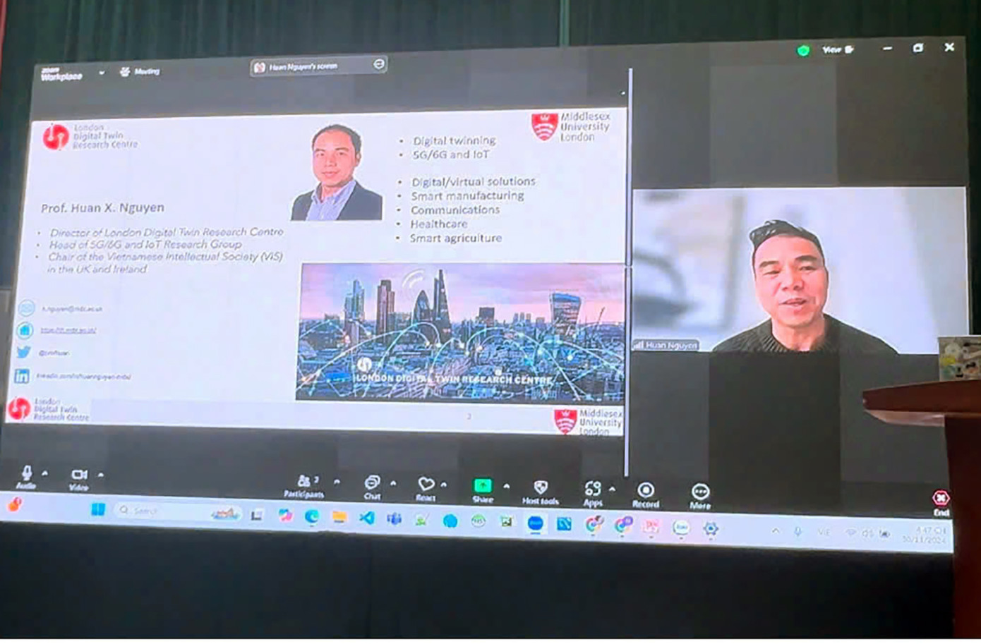Các nhà khoa học trẻ chia sẻ tại chương trình.