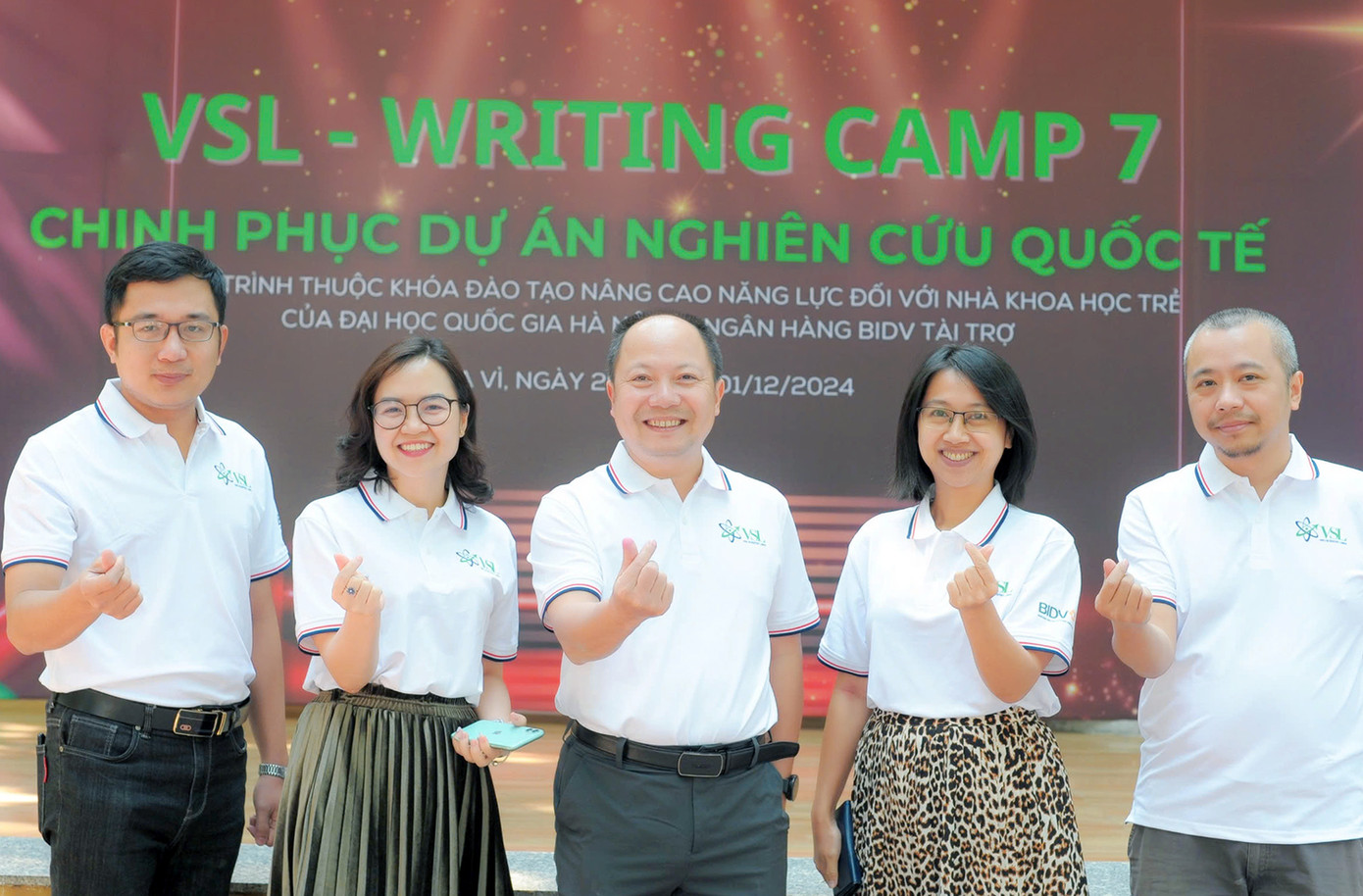 Các chuyên gia, nhà khoa học trẻ tại chương trình.