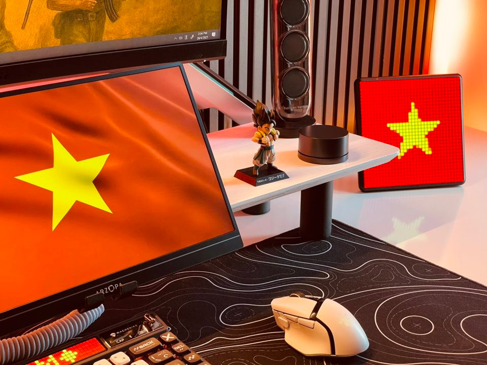 Anh Võ Huy Hoàng chia sẻ không gian làm việc trên mạng xã hội nhân dịp 30/4. Ảnh: VÕ HUY HOÀNG