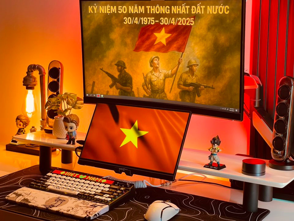 Anh Võ Huy Hoàng chia sẻ không gian làm việc trên mạng xã hội nhân dịp 30/4. Ảnh: VÕ HUY HOÀNG