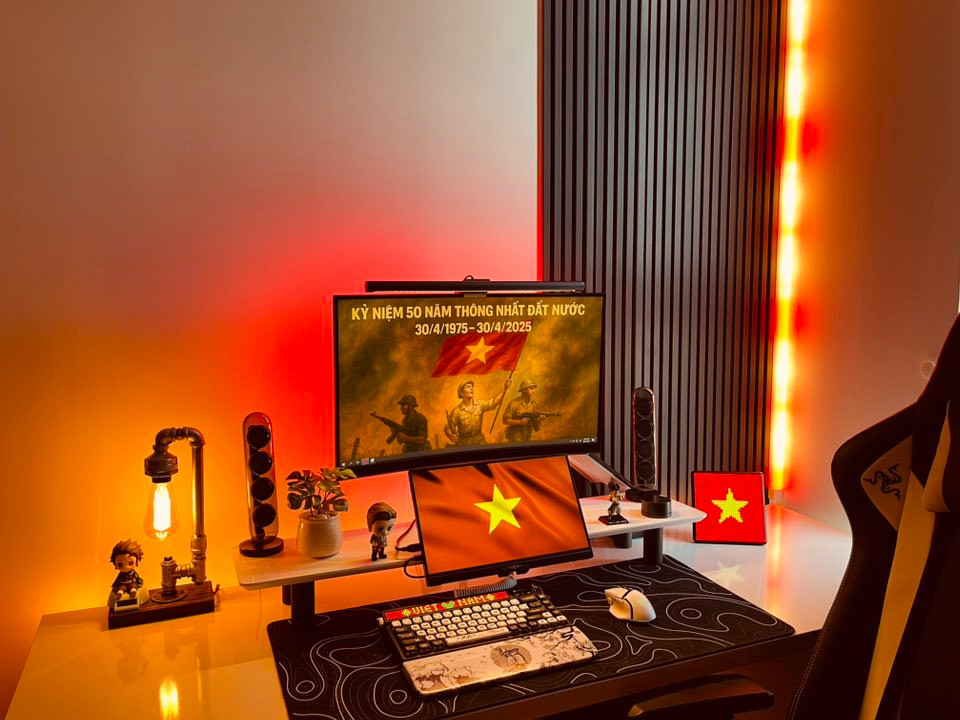 Anh Võ Huy Hoàng chia sẻ không gian làm việc trên mạng xã hội nhân dịp 30/4. Ảnh: VÕ HUY HOÀNG