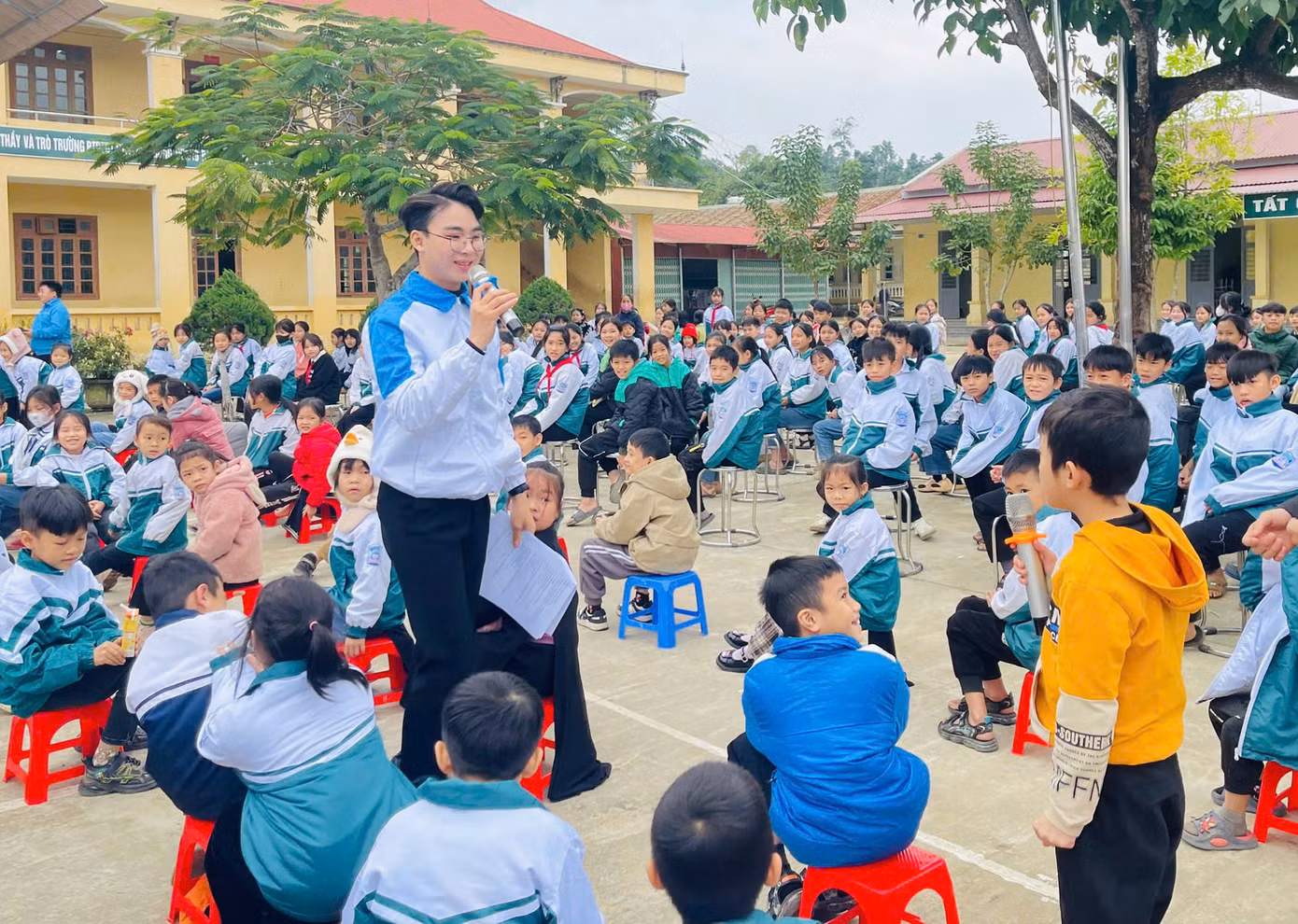 Tạ Văn Nam đã vượt qua nhiều khó khăn để trở thành một trong những tấm gương sinh viên tiêu biểu nhất tại trường ĐH Tân Trào. Tạ Văn Nam đã vượt qua nhiều khó khăn để trở thành một trong những tấm gương sinh viên tiêu biểu nhất tại trường ĐH Tân Trào.