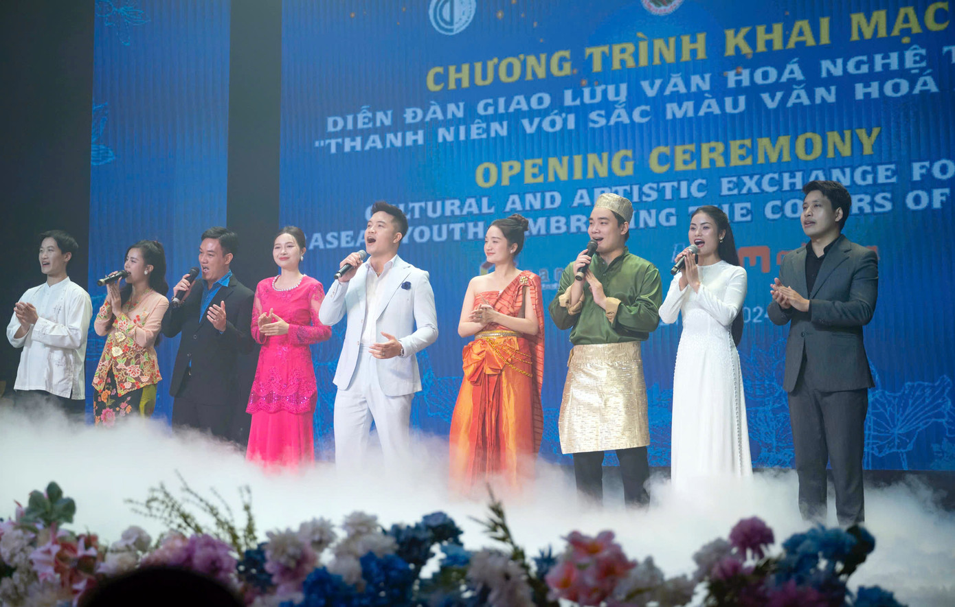 Các tiết mục được biểu diễn tại chương trình. Các tiết mục được biểu diễn tại chương trình.