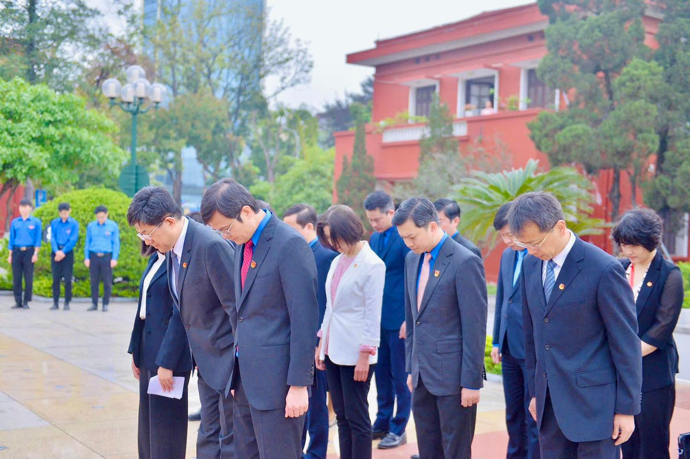 Các đại biểu tưởng nhớ Chủ tịch Hồ Chí Minh. Các đại biểu tưởng nhớ Chủ tịch Hồ Chí Minh.