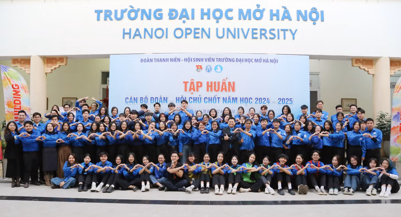 Hơn 200 cán bộ Đoàn - Hội tham gia chương trình tập huấn, mang đến một không gian học tập thực tiễn và truyền cảm hứng.
