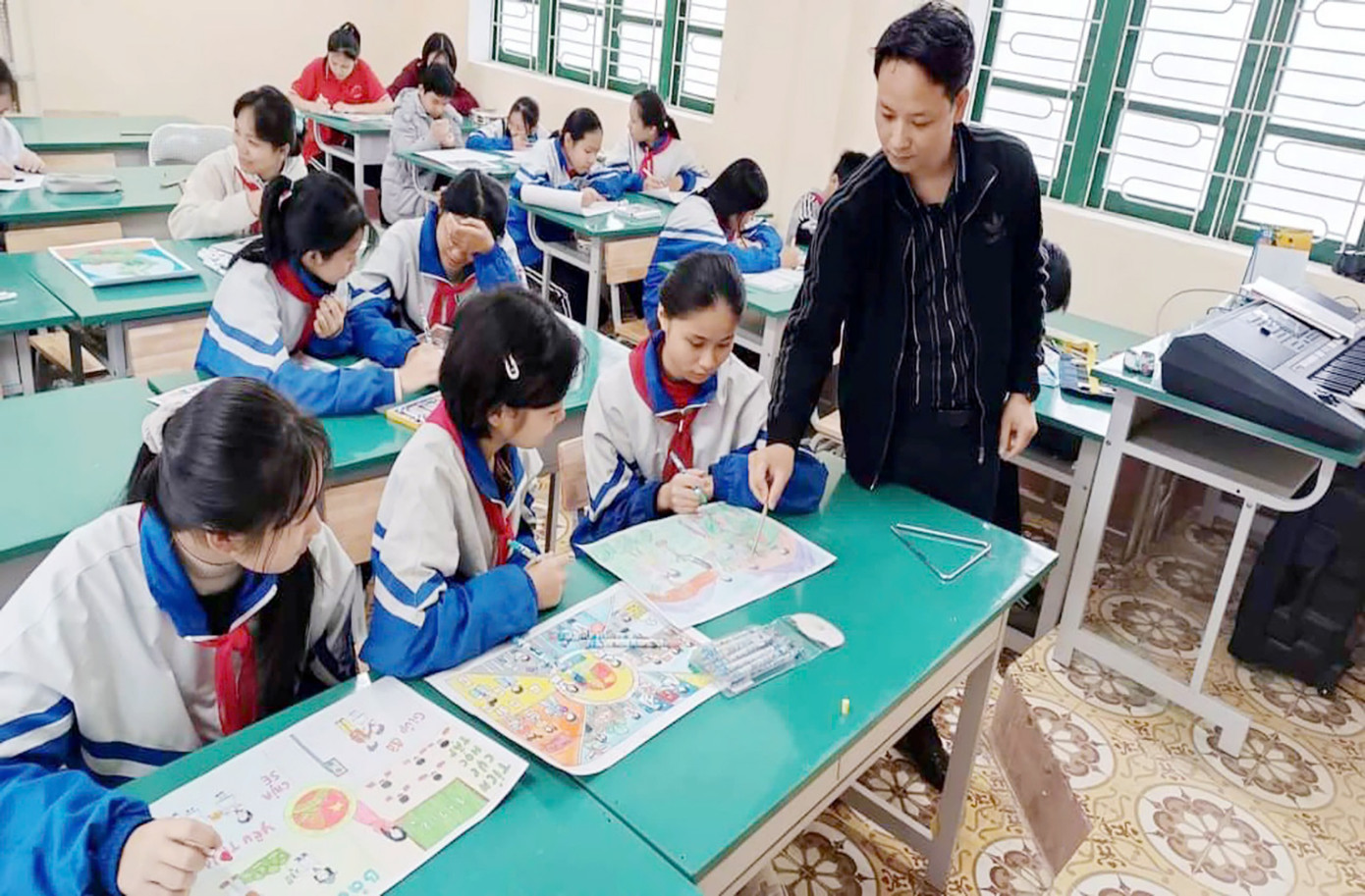 Từ năm học 2007- 2008 đến nay, thầy được phân công về trường THCS Quy Kỳ, cách nhà 15 km.