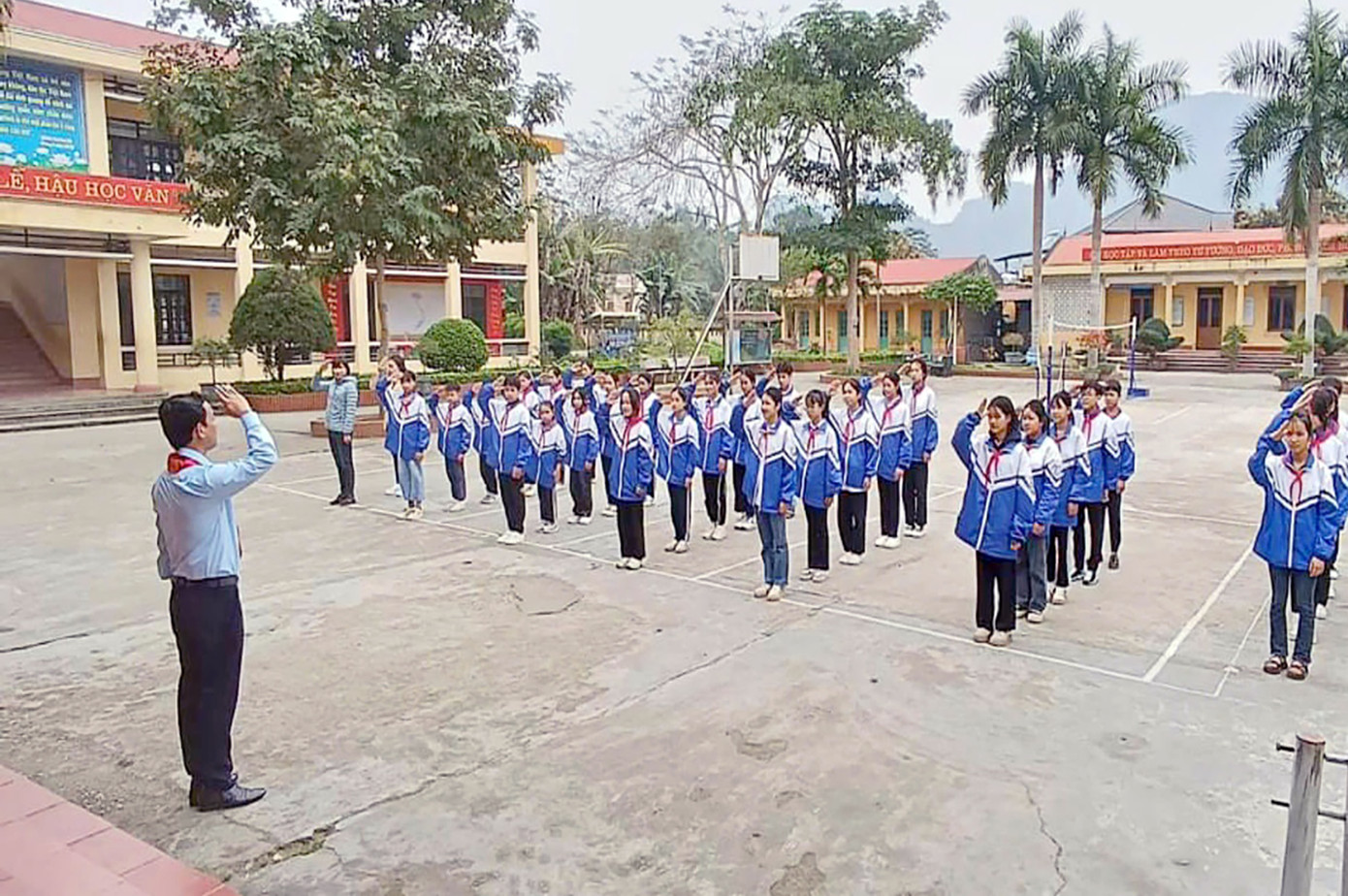 Thầy giáo Mai Ngọc Tú là một trong 60 gương giáo viên được tuyên dương trong chương trình "Chia sẻ cùng thầy cô" năm 2024, do T.Ư Hội LHTN Việt Nam, Bộ GD - ĐT, Tập đoàn Thiên Long phối hợp tổ chức.
