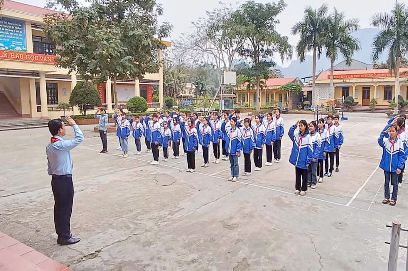 Thầy giáo Mai Ngọc Tú là một trong 60 gương giáo viên được tuyên dương trong chương trình "Chia sẻ cùng thầy cô" năm 2024, do T.Ư Hội LHTN Việt Nam, Bộ GD - ĐT, Tập đoàn Thiên Long phối hợp tổ chức. Thầy giáo Mai Ngọc Tú là một trong 60 gương giáo viên được tuyên dương trong chương trình "Chia sẻ cùng thầy cô" năm 2024, do T.Ư Hội LHTN Việt Nam, Bộ GD - ĐT, Tập đoàn Thiên Long phối hợp tổ chức.