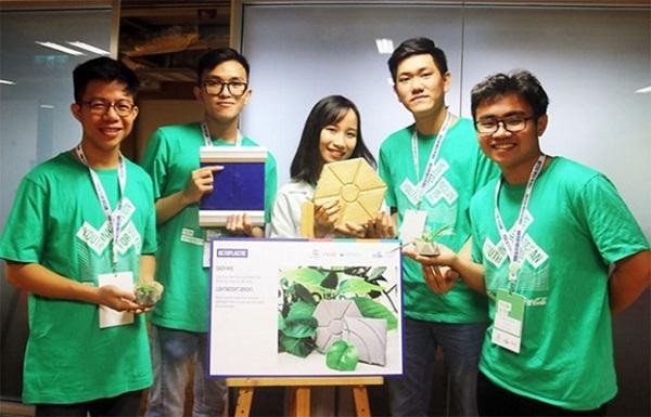 Nhóm sinh viên ‘hô biến’ rác thải nhựa thành vật liệu xây dựng. Nhóm sinh viên ‘hô biến’ rác thải nhựa thành vật liệu xây dựng.