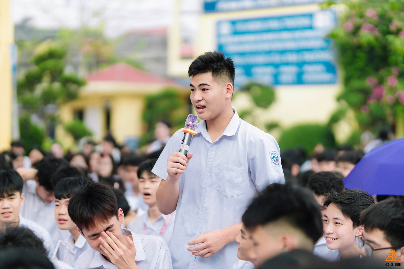 Hàng chục câu hỏi tại chương trình. Hàng chục câu hỏi tại chương trình.