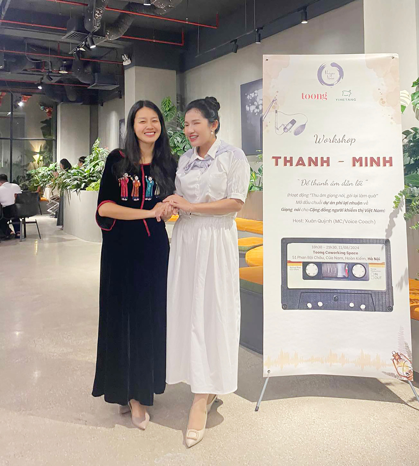 Nữ sinh khiếm thị tham gia khá nhiều hoạt động xã hội. Nữ sinh khiếm thị tham gia khá nhiều hoạt động xã hội.