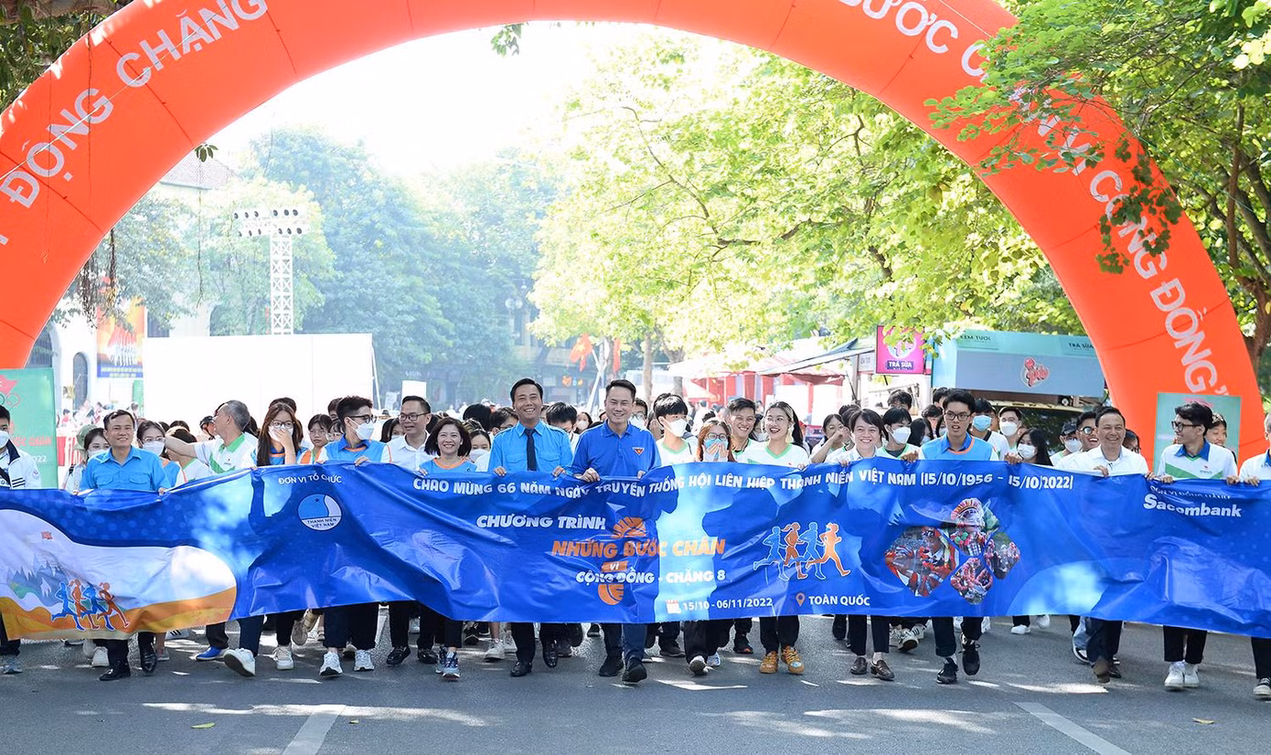Các đại biểu tham gia chạy đồng hành cùng chương trình.