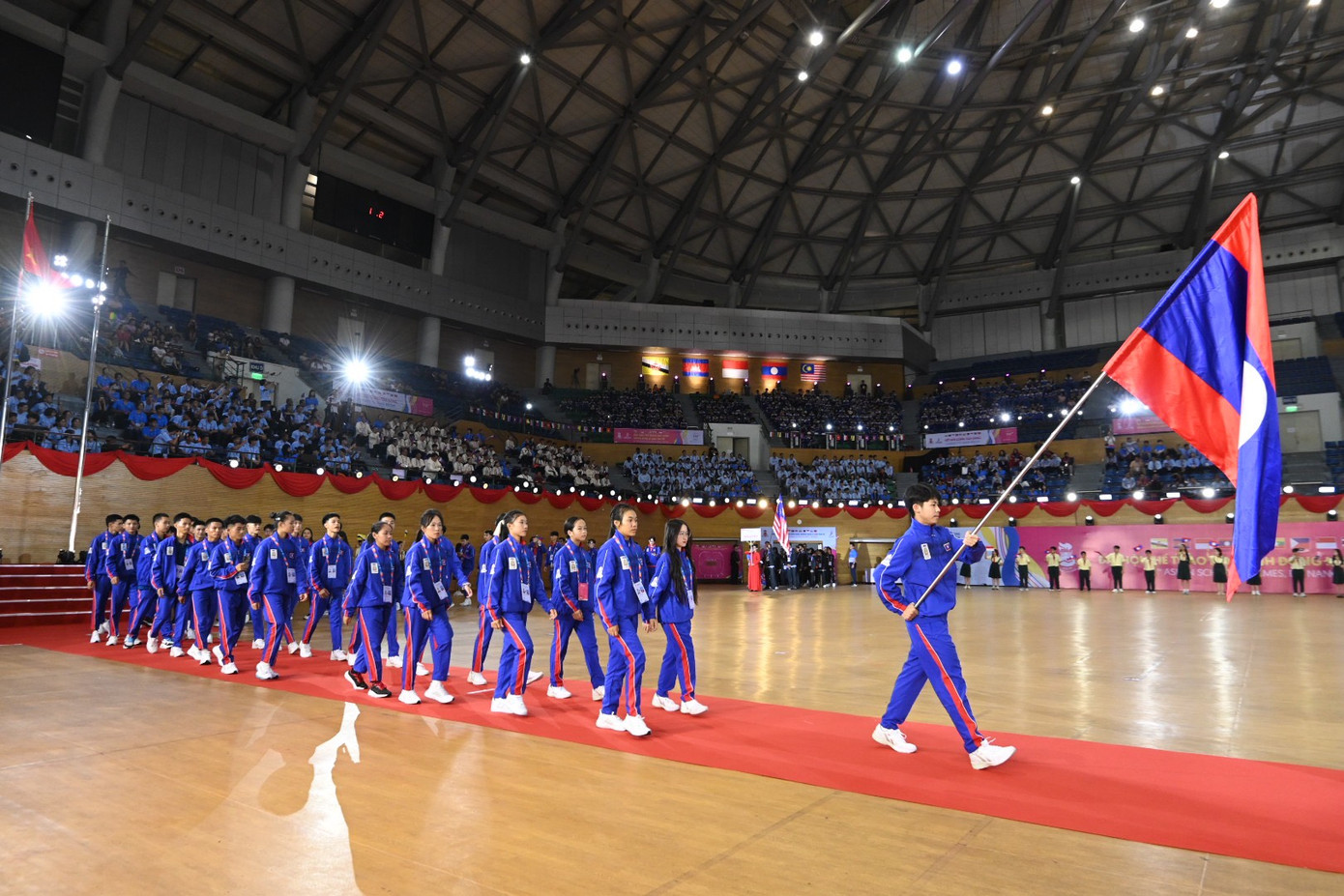 Phần diễu hành của các vận động viên tham dự ASG 13. Ảnh: TRẦN HIỆP