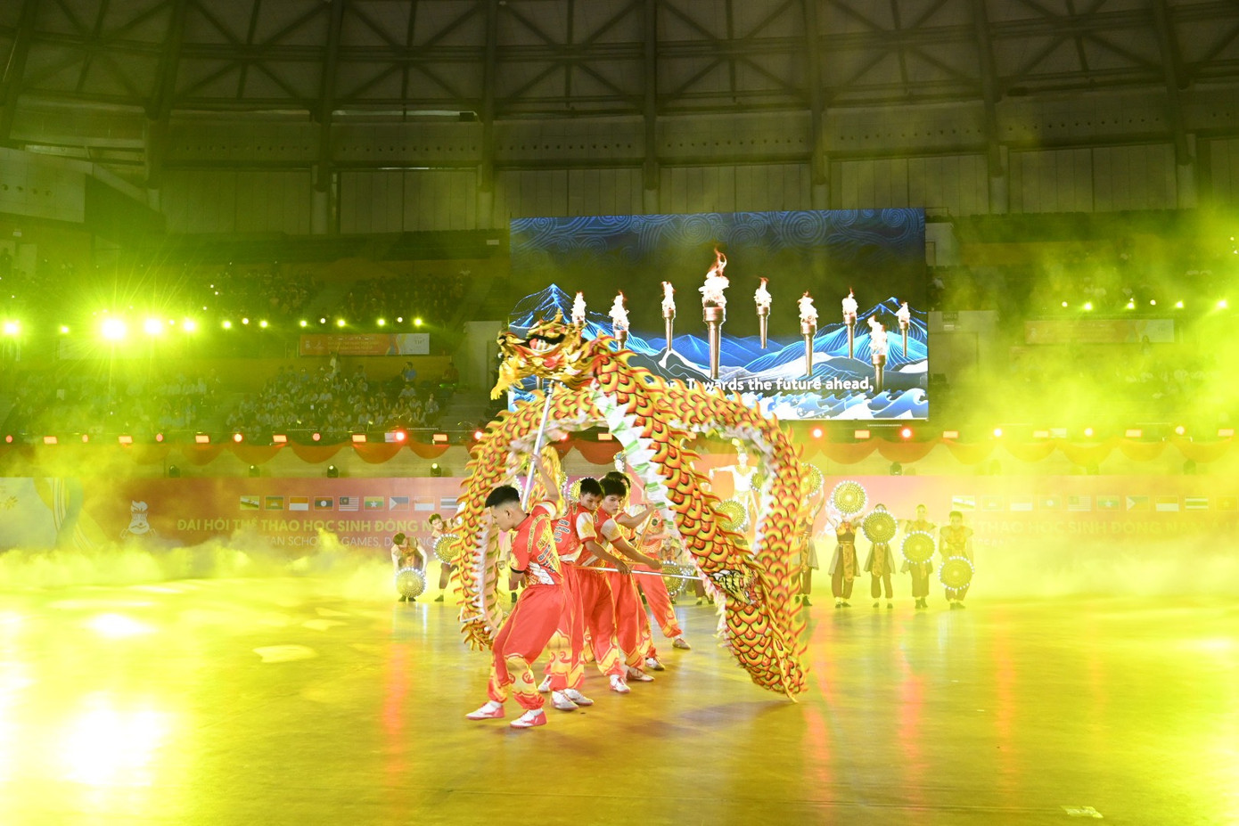 Chương trình nghệ thuật với chủ đề “ASEAN – Connect to shine bright”.