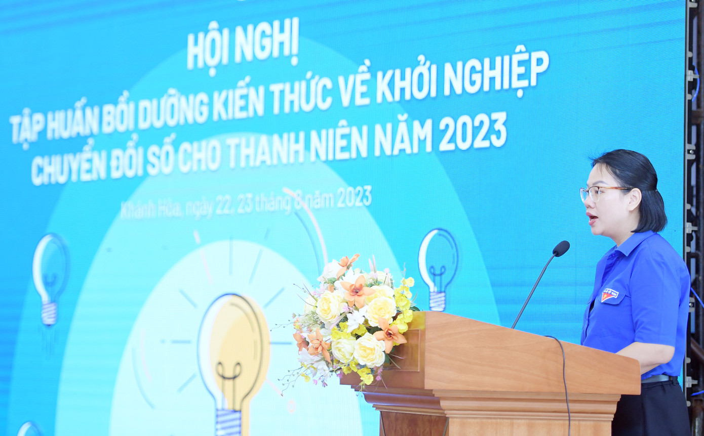 Chị Nguyễn Thị Thu Vân - Trưởng Ban Thanh niên nông thôn T.Ư Đoàn, phát biểu khai mạc Hội nghị.